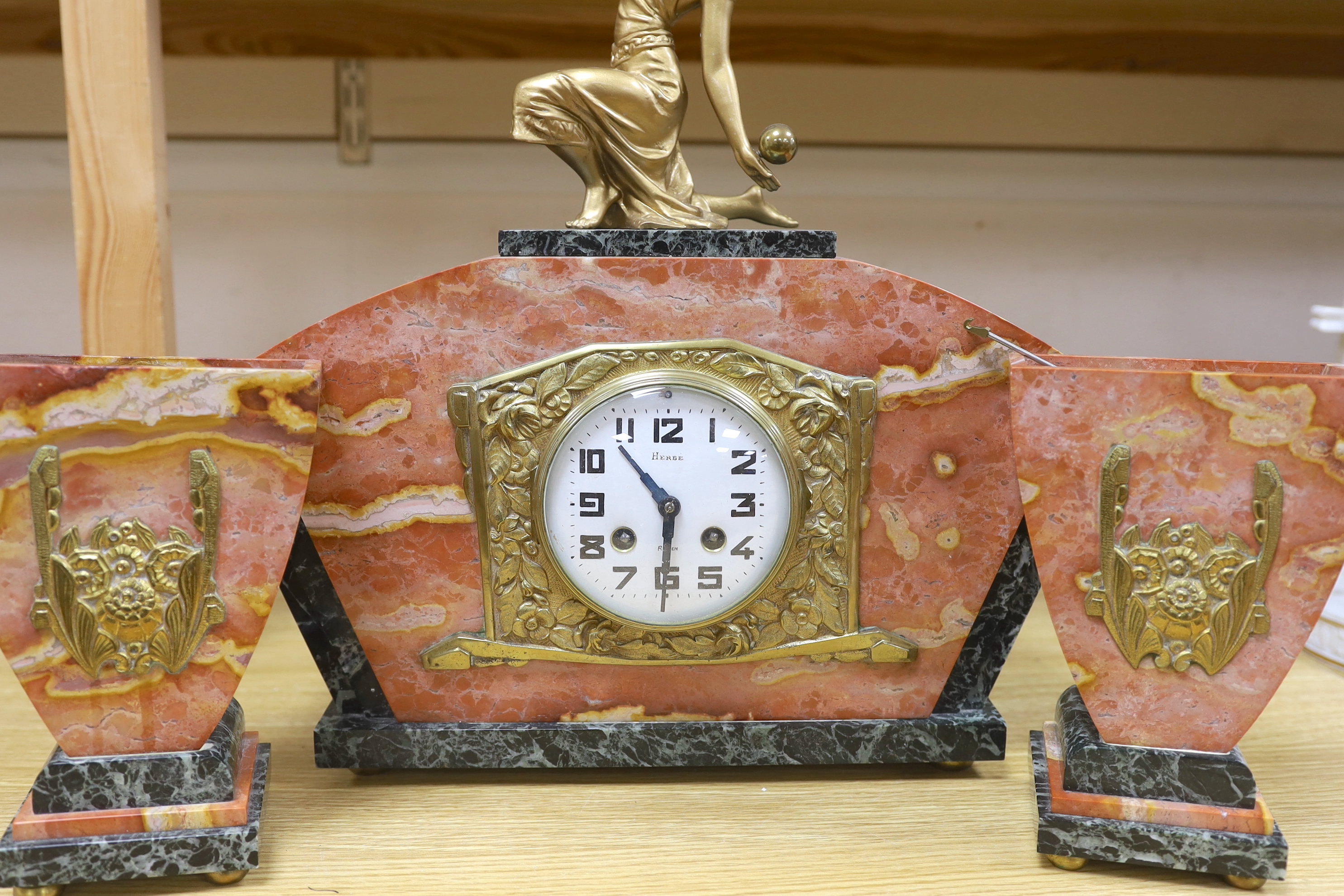 An early 20th century French rouge marble and gilt metal clock garniture, with key and pendulum, 49cm